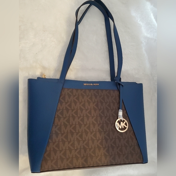 Michael Kors purse - Picture 1 of 8